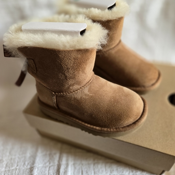T Mini Bailey Bow II UGG 9c Chestnut Brown - Picture 6 of 12